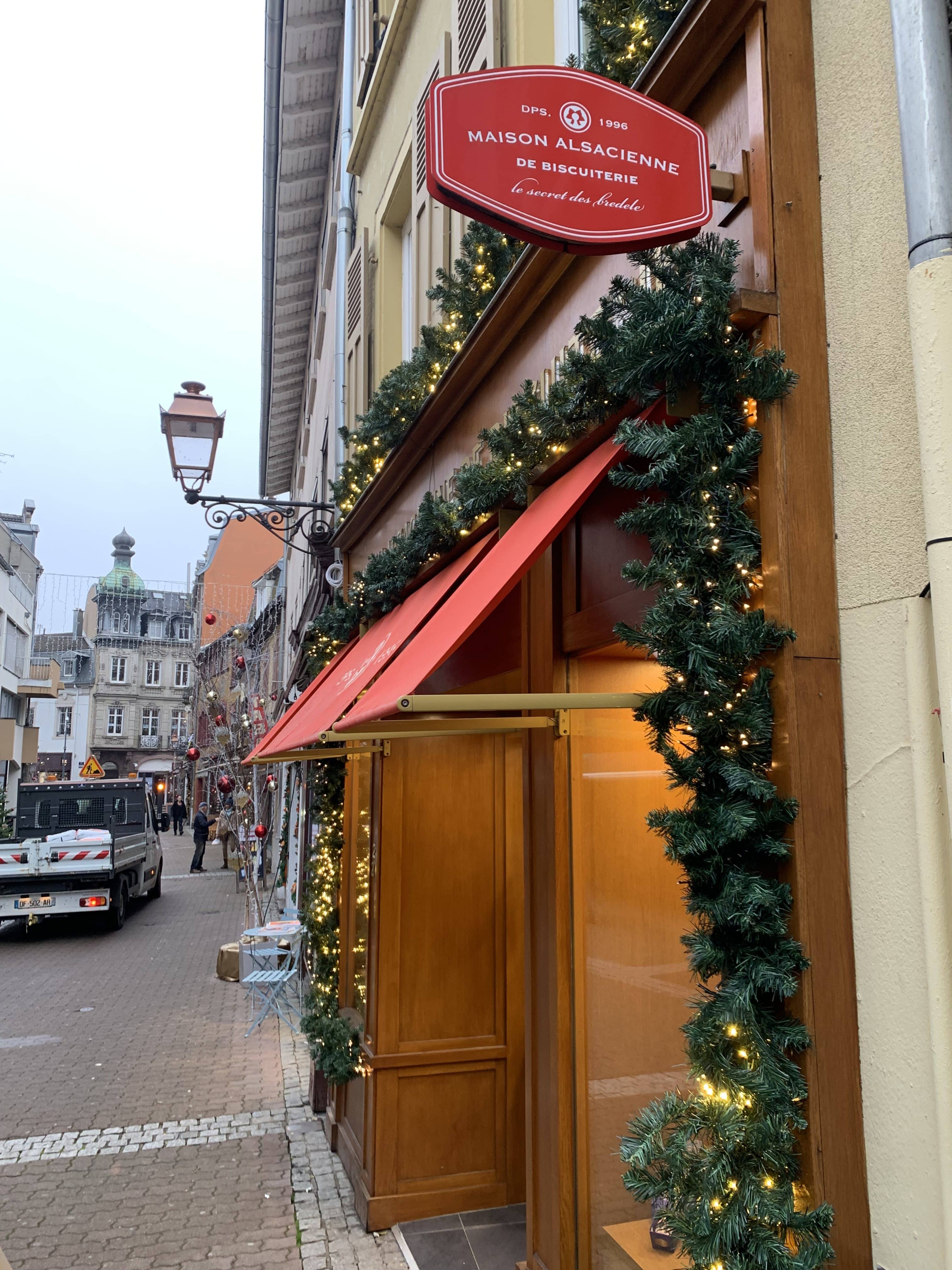 store banne rouge commerce maison alsacienne biscuiterie alsace