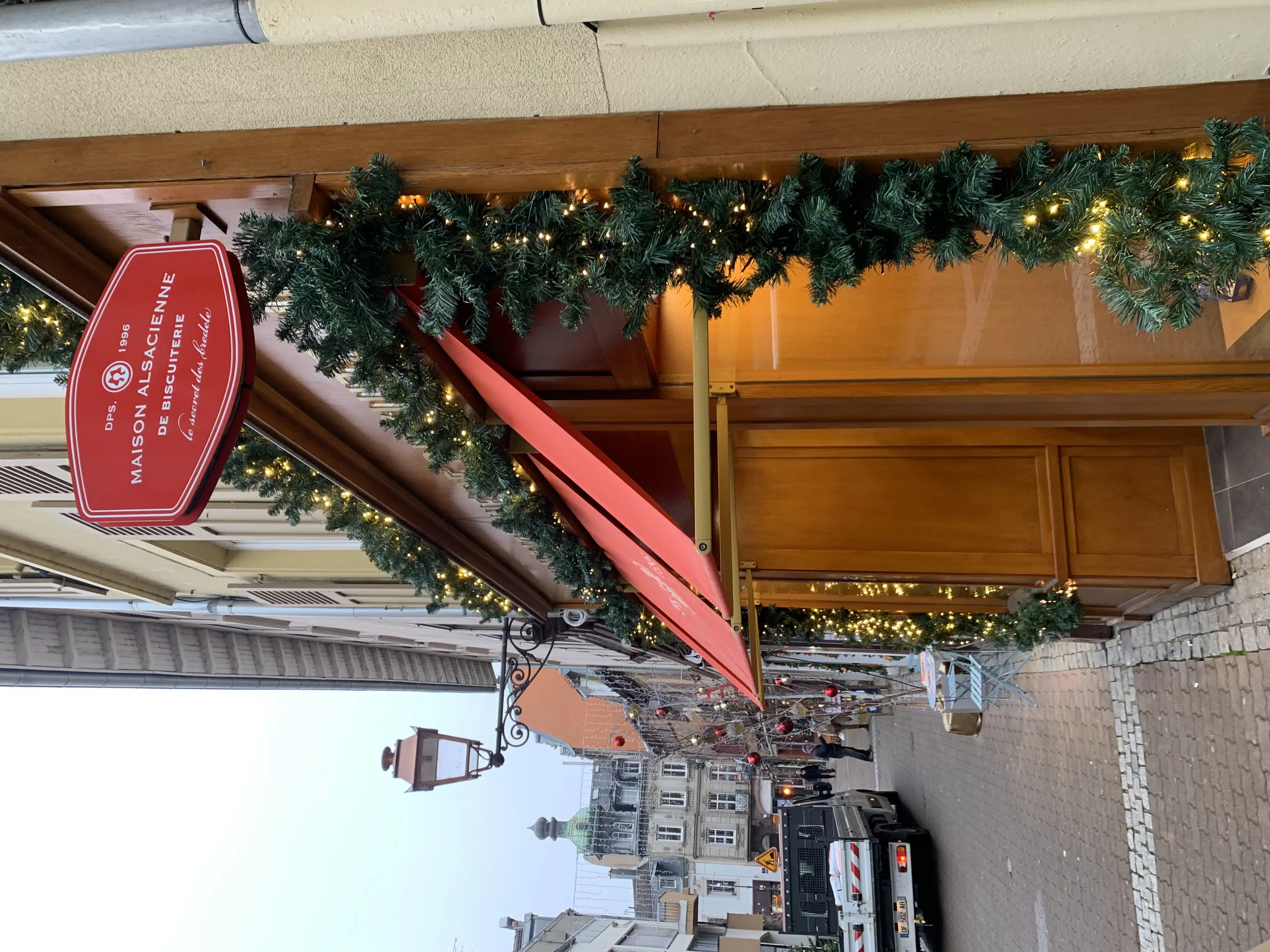 store banne rouge commerce maison alsacienne biscuiterie alsace